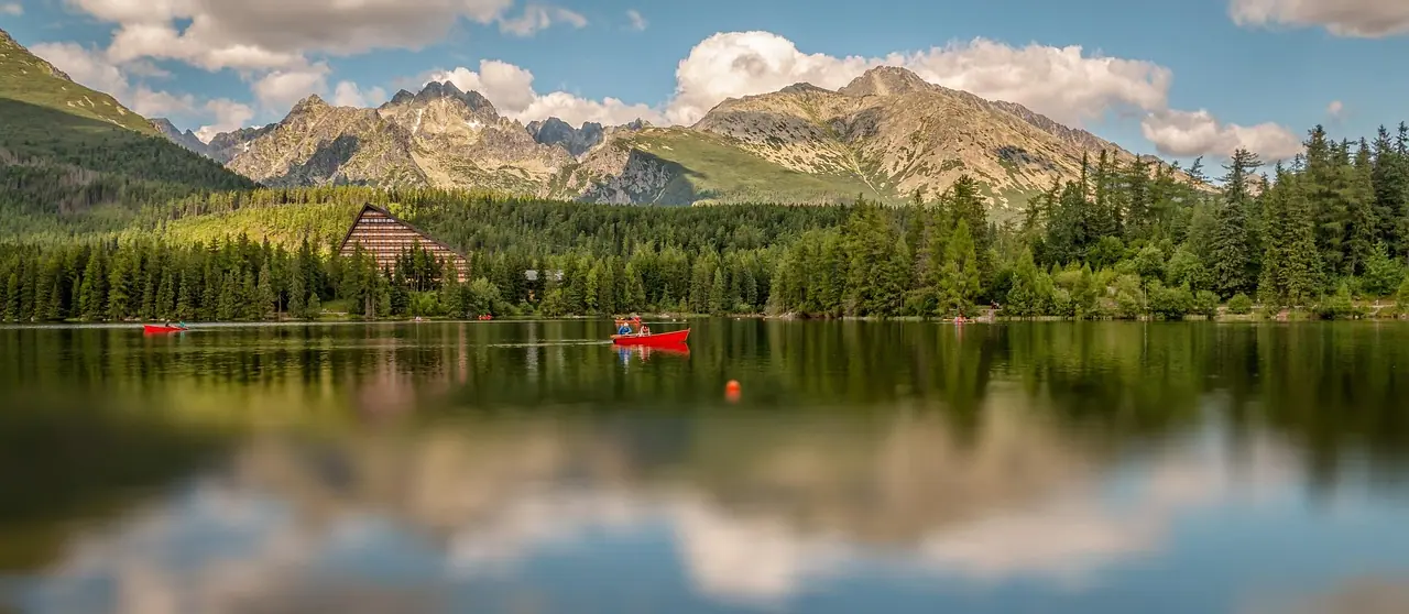 Štrbské pleso a Vysoké Tatry